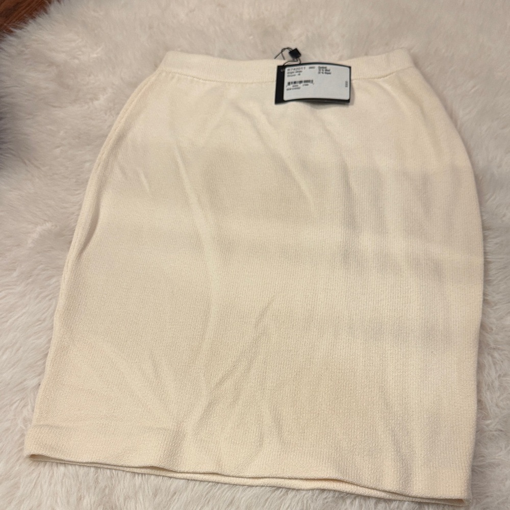 St. John Collection Elegant Cream Skirt Size 4 NWT.